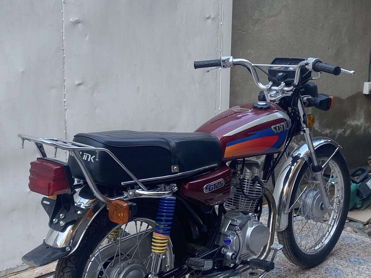 السلام عليكم للبيع دراجه سونك 2025 مكفوله من كلشي اوراق كامله دراجه زيرو صار اقل الشهر من طلعت من الوكيل مكينتهه جديده شلعه معدل فول مابيهه اي نقص سويجات 2 بلاديات دراجه تخبل تجي وتشوفهه والسعر640 وبيهه مجال مكاني ديالى الخالص هبهب ***********
