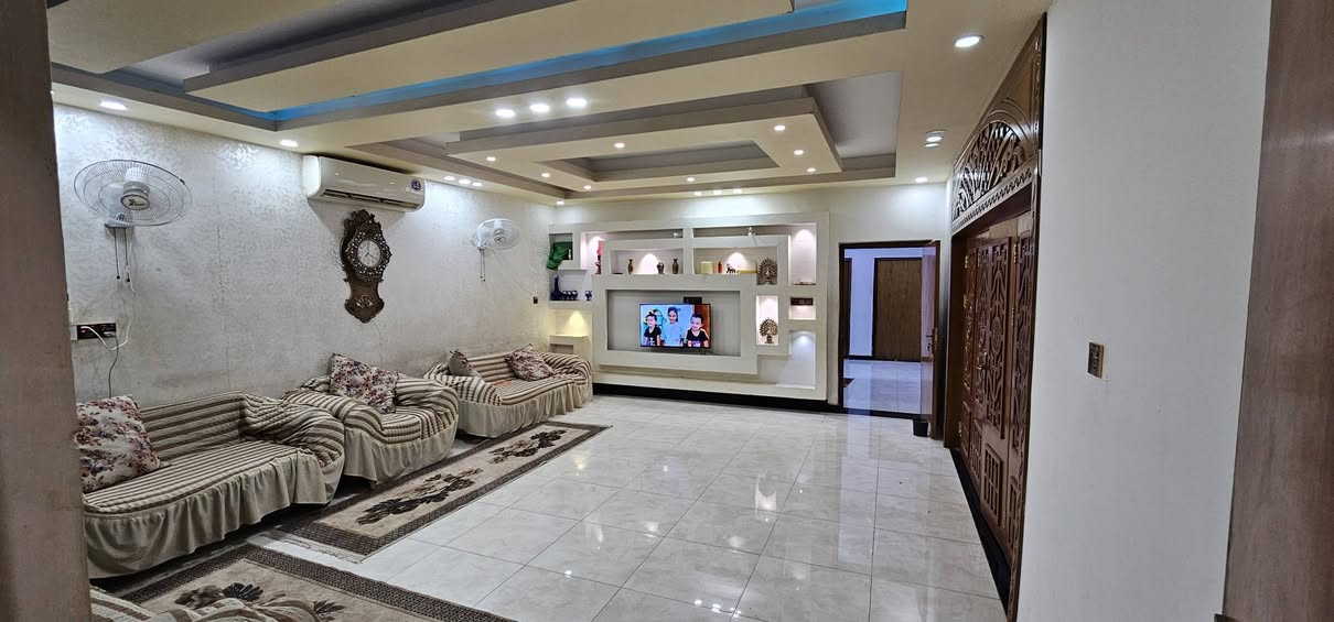 دار للبيع
الموقع  الصدر الاولى شارع مدرسه الجمهوريه اول فرع
المساحه 350
وجهته 14 نزل 25
طابقين 5غرف وستقبال وصاله ومطبخ حار وبارد صحيات داخليه وخارجيه وحديقه وطارمه 
***********
