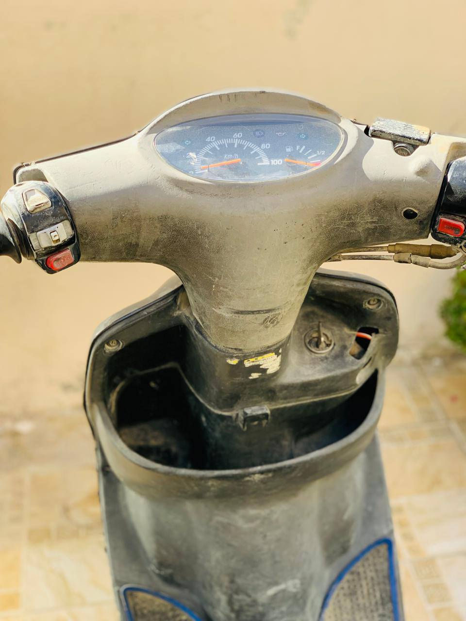 اكزز فحل ياباني 
قيم واخذ 
متروكه صارله 3 أشهر 
حله مركز المدينة 
***********
