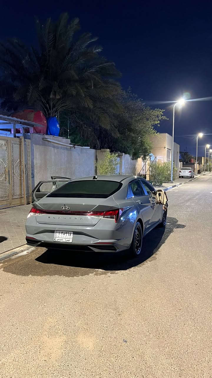 السلام عليكم النترا للبيع مديل 2021 وارد امريكي لون اسمنتي محرك 2000دوش  معوقين المعوق بنيه من البصره بعد سنه وتصبح حره 
السياره  بيها باب عكس السايق مبدل الامامي وصبغ جاملغ خلفي  بامريكا  و البنيد مفتوح  السعر 137وبيها مجال مكان بصره زبير مربد جديد
للاتصال ع رقم ***********
مكلف بلنشر انا
