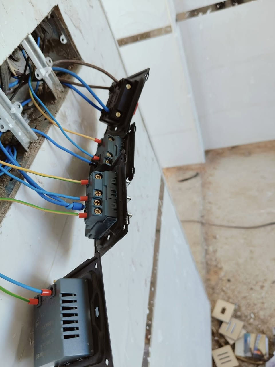 تاسيس كهربائيات عامه سيمنز وبوري باسعار مناسبه
عملنا داخل كربلاء فقط 
للتواصل ***********  يوجد واتساب
