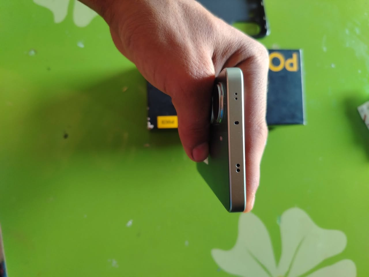 سلام عليكم جهاز بوكوPOCO X7 Pro للبيع مثل ما موضح كدامكم  نضافه 100  يشغل 120فريم السعر 400 قفل لا تدخل خاص وتكلي بي مجال  ***********
