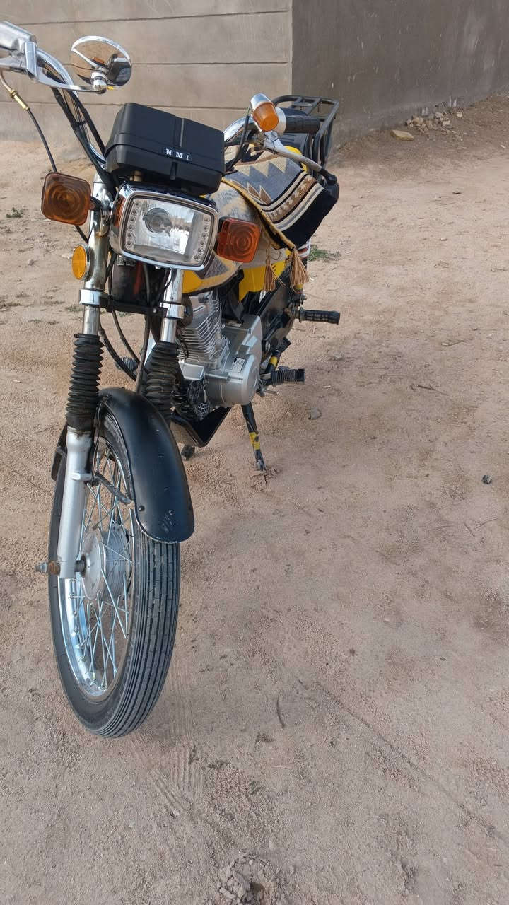 سلام عليكم دراجه للبيع تعمير الشاصي 18ولباقي كله 26اوراق اصولي وكيلها العارضي السعر خاص مكاني طريق نجف كربلا عمود 368.    ***********
