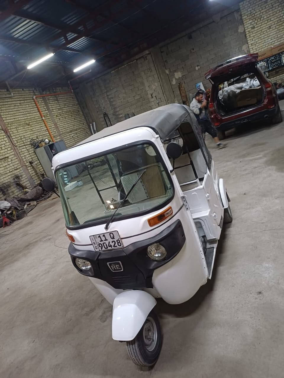 السلام عليكم ورحمة الله وبركاته 

تكتك موديل 2021 شهر 11 
رقم وسنويه وشرط تحويل 
التكتك معمره تعمير كامل كلها 
صابغه صبغ عام مكينه مجفته 
السعر مناسب لشراي للاتصال 
*********** مكاني بغداد الكماليه
