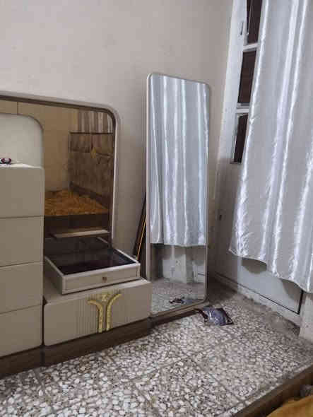 غرفه تركيه 9قطع اخت الجديده نضافه فول سعرهه مليون و200 مكان بغداد مدينه صدر قطاع 57.       رقم تلفون /***********
