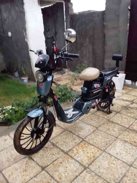 السلام عليكم للبيع دراجه شحن خمس بطريات ضعاف كمله تشتغل بس متقطع مسفات طويله كه كله شغله شاشه بلوتوث شحنه موبايل السعر 200مكاني مقابل منشاه نصر ***********
