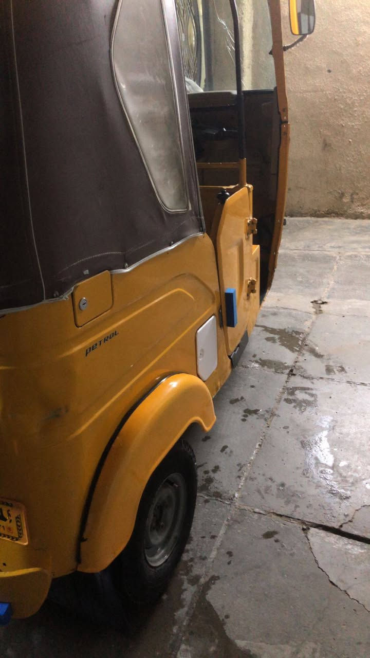 سلام عليكم تكتك البيع موديل 2022شهر 2 العلوان بغداد للبلديات رقم الهاتف ***********
