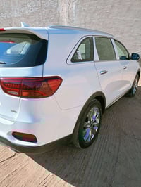 للبيع كيا سورنتو خليجي رقم بغداد دولي بسمي  موديل ٢٠٢٠ مانع انزلاق وان...