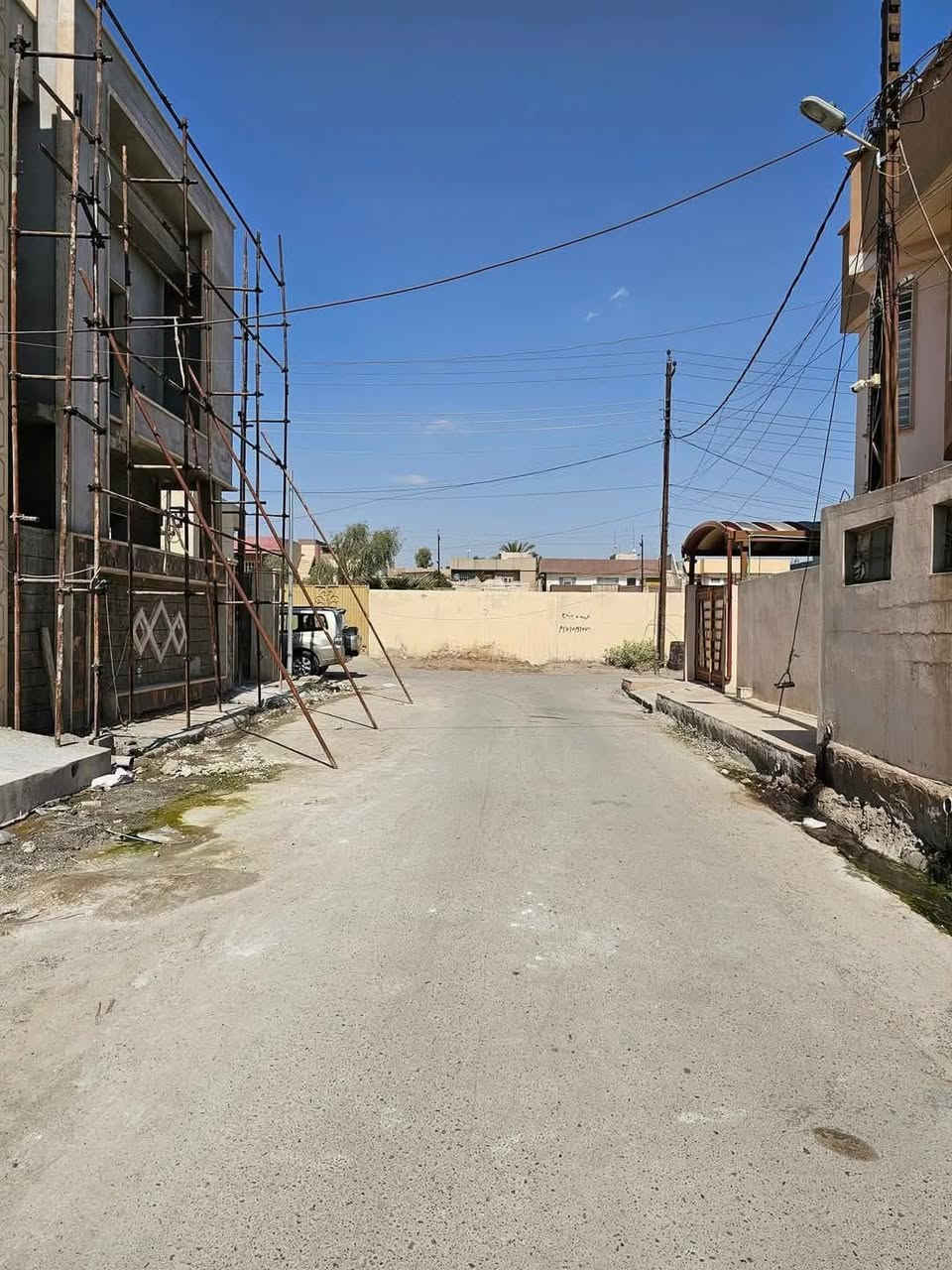 دار حديث للبيع
 في حي المحاربين قرب جامع النعمان بن المقرن
 طابقين المساحة 115 م واقع حال 130 م الواجهة 10 ونصف  
الطابق الآۆلْ كراج مطبخ استقبال هول وغرفتين نوم +نافوره بلهول الطابق الثاني 3 غرف نوم هول خدمات بلطابقين وبيتونا
#مكتب_قصر_الامراء_العقاري 
للاستفسار حول السعر والتفاصيل الاتصال على الرقم  ***********
***********
متوفر واتساب
