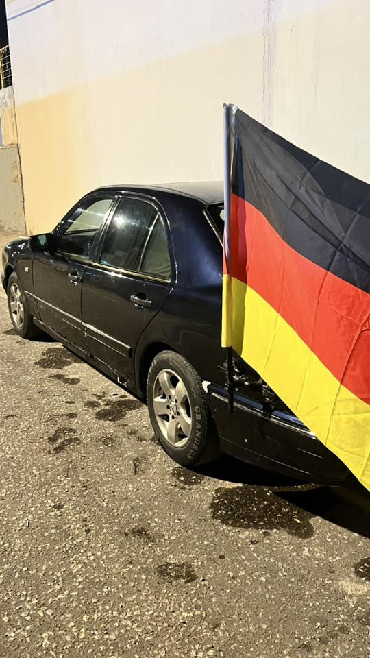 ام عيون موديل 1997 مكينة وكير وحدادية جاهزات مصبوغه عام حادثها باب صدر مبدل فقط سيارة نضيفة  مكان نجف راعيها موجود كبل داور سعر 68 وبيها مجال بسيط شراي بي خير ويدلل 
***********
