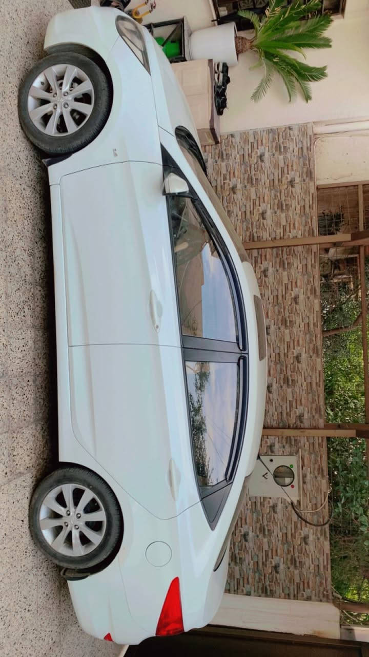 اكسنت2013
مكفولة مابيها لاصبغ ولاضرر
اللون ابيض 
سقف سلايت
رقم نينوى 
***********
