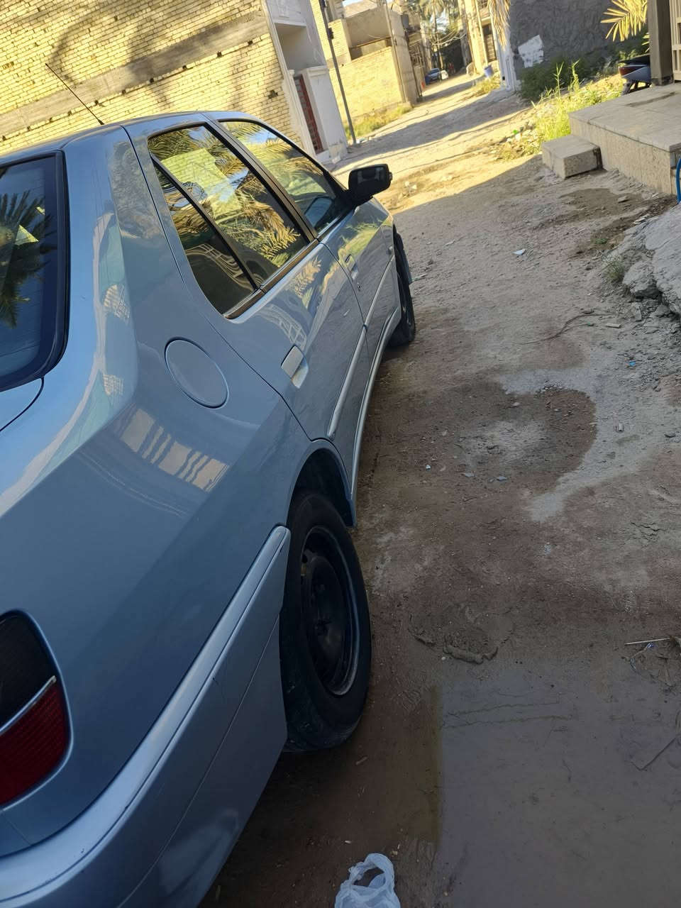 سياره بيجو للبيع رقم بغداد انكليزي باسمي تحويل ثاني يوم كير محرك جدد تبريد شغال تخم تاير  دوشمه جلد جديده اترايك وين ميعجبك اللون ازرق سمائي مديل 2001المكان بغداد  ***********
