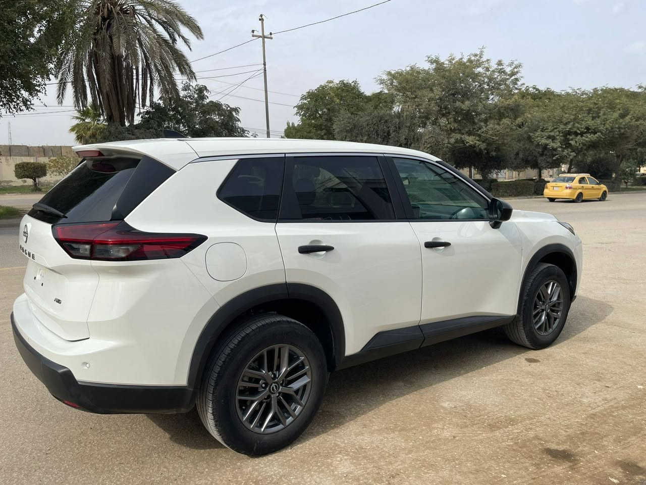 السلام عليكم للبيع نيسان روج  موديل 2024 مكينة 1500 تيربو 3 سلندر بدون رقم
المواصفات
تبريد قطعتين
رادارات امامي خلفي جانبي
حساس امامي خلفي 
توقف ذاتي 
قياده ذاتيه 
فور ويل 
هندبريك بصمه 
تشغيل بصمه
كفاله كير محرك صدر 
ماشيه 23
حادثها قطعه وحده بس البنيد مبدل
السعر 150 وبيها مجال مكانها حلة صور الحادث بالمنشور
للاتصال *********** حلة, بابل
