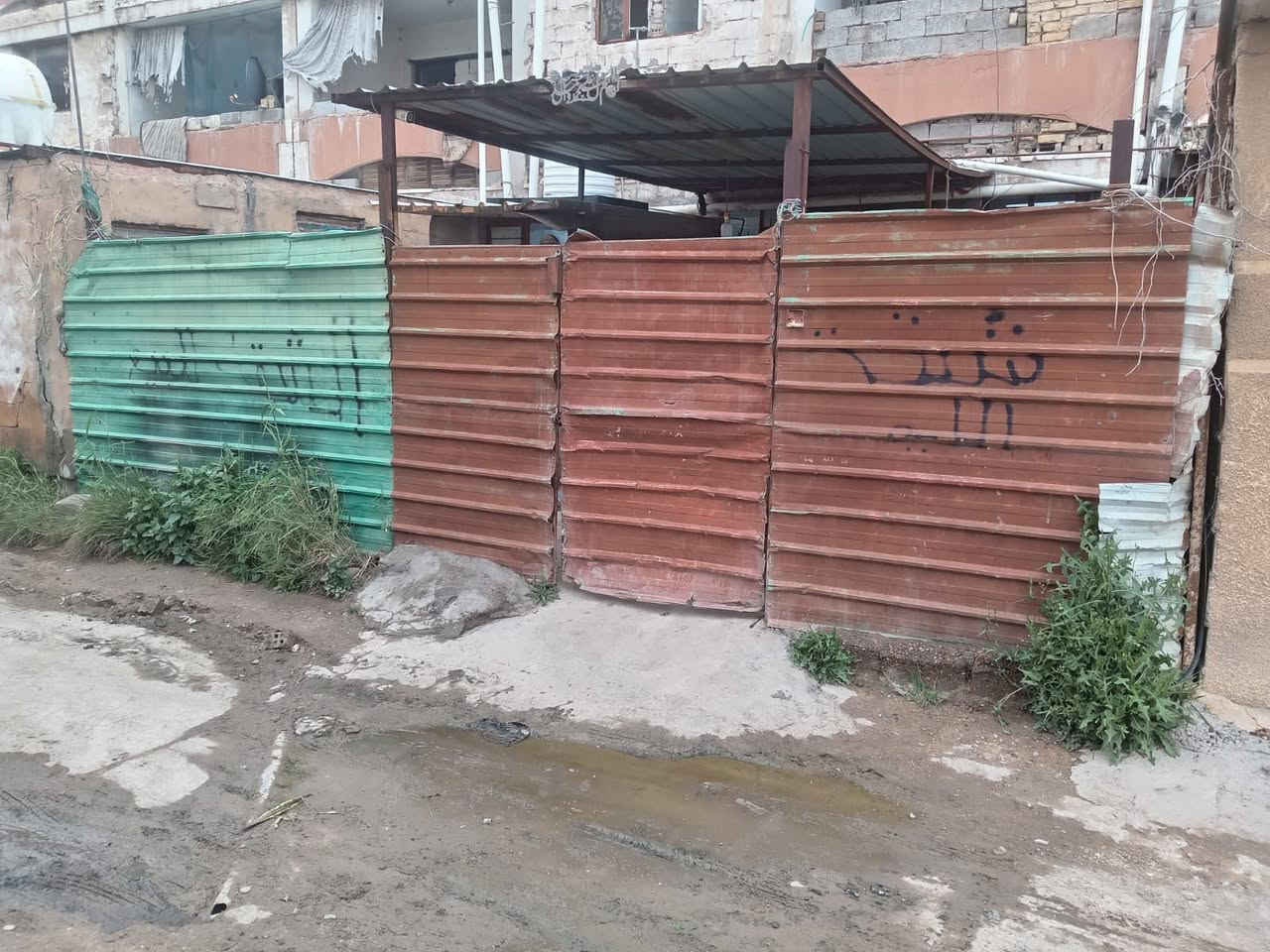 سلام عليكم شقة ارضي للبيع في مجمع السجاد (العزاب) السعر ٢٠ مليون وبيهة مجال بسيط ***********
