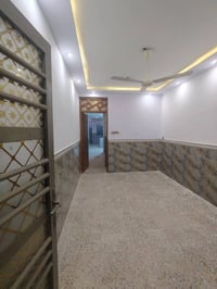 مشتمل للايجار  يحتوي على استقبال ومطبخ كبير وخدمات جوه وفوق غرفه لي كد...