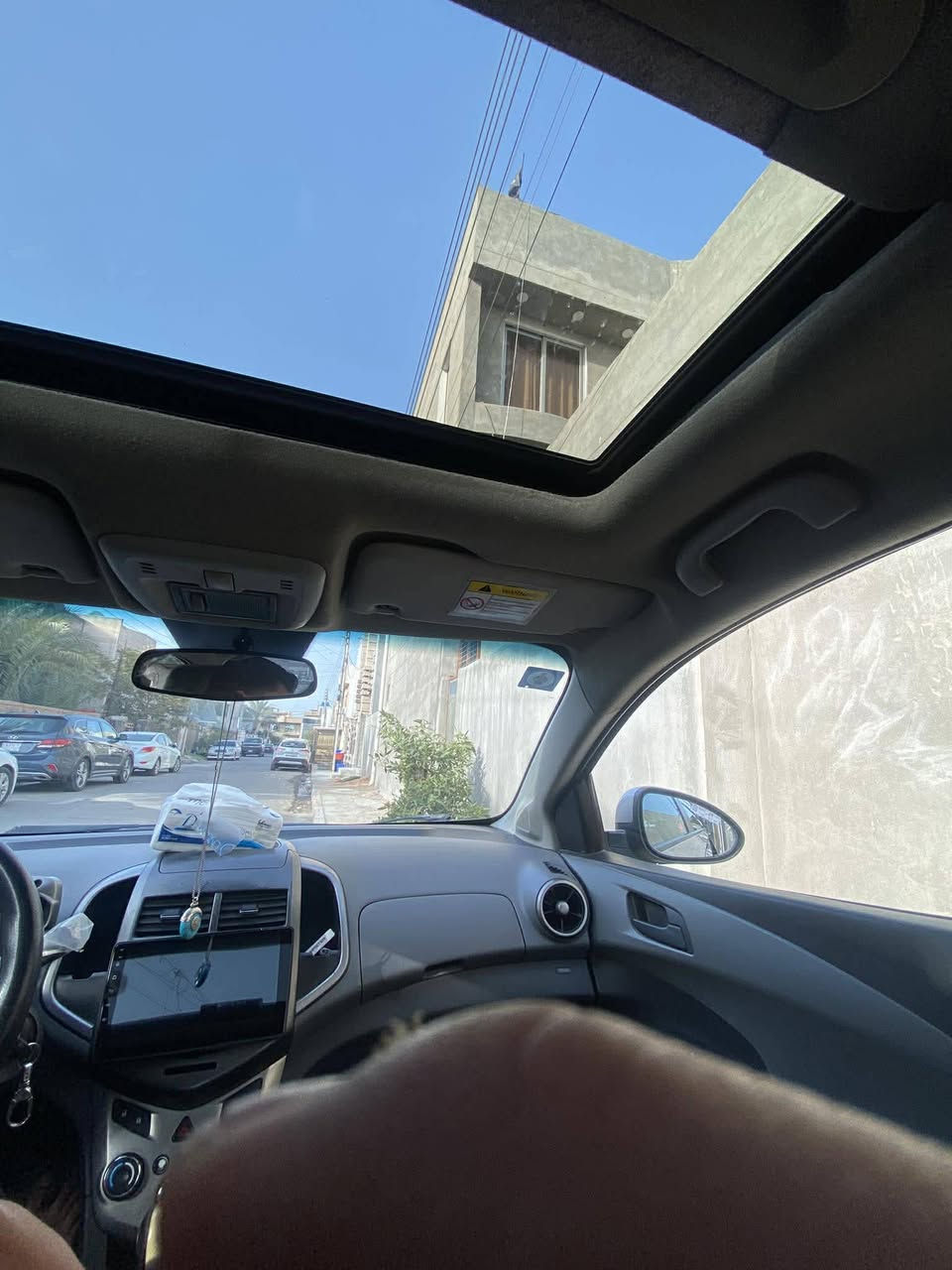 شيفروليه سونيك2012  خليجي اعلى فئة ltz 
مواصفات فتحة بانورما شاشه لمس سماعات محيطية فوولل كلشي موجود بيهة تبريد وتدفئة حداديه صدر جديدة تخم تاير جديد بيه صبغ ب خشم البنيد مكينه وكير ولغود وشواصي كفاله 
ماشية١٨٠ 
هزة جديده ورقم دولي جديد 
السعر 66$ 
***********
