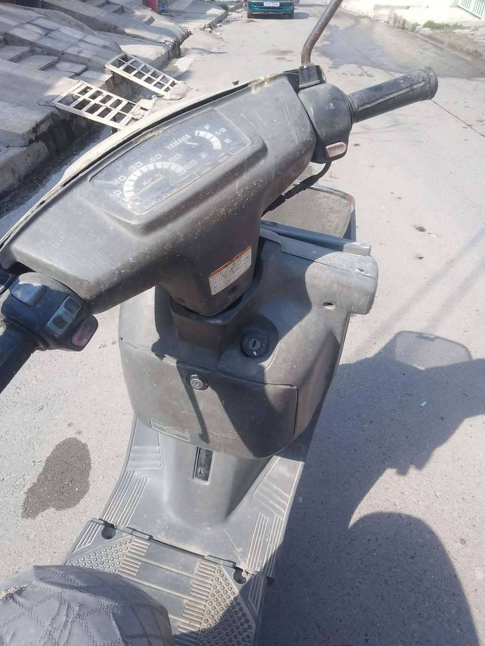 السلام عليكم ماطور بزون ماطور كلو نضيف بس ناقصو باتري سعر 300 ألف بي مجال للطيبين ***********
