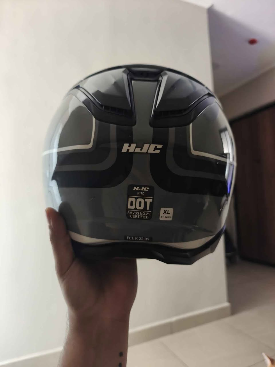 خوذة hjc f70 
سعر الجديدة ويه الشحن يطلع 510الف
رايدها ب250الف

الخوذة مو بلاستك ولا كاربون فايبر، فايبركلاس يعتبر احسن شي من ناحية الامان والوزن

قياس XL، بيها شخوط موضحة بالصور 

شهادات امان DOT الامريكي و ECE 22.05 الاوربي

مكاني حي الجهاد بغداد
ممتواجد فيس اذا جاد بالشراء يرجى الاتصال
*********** بغداد, العراق
