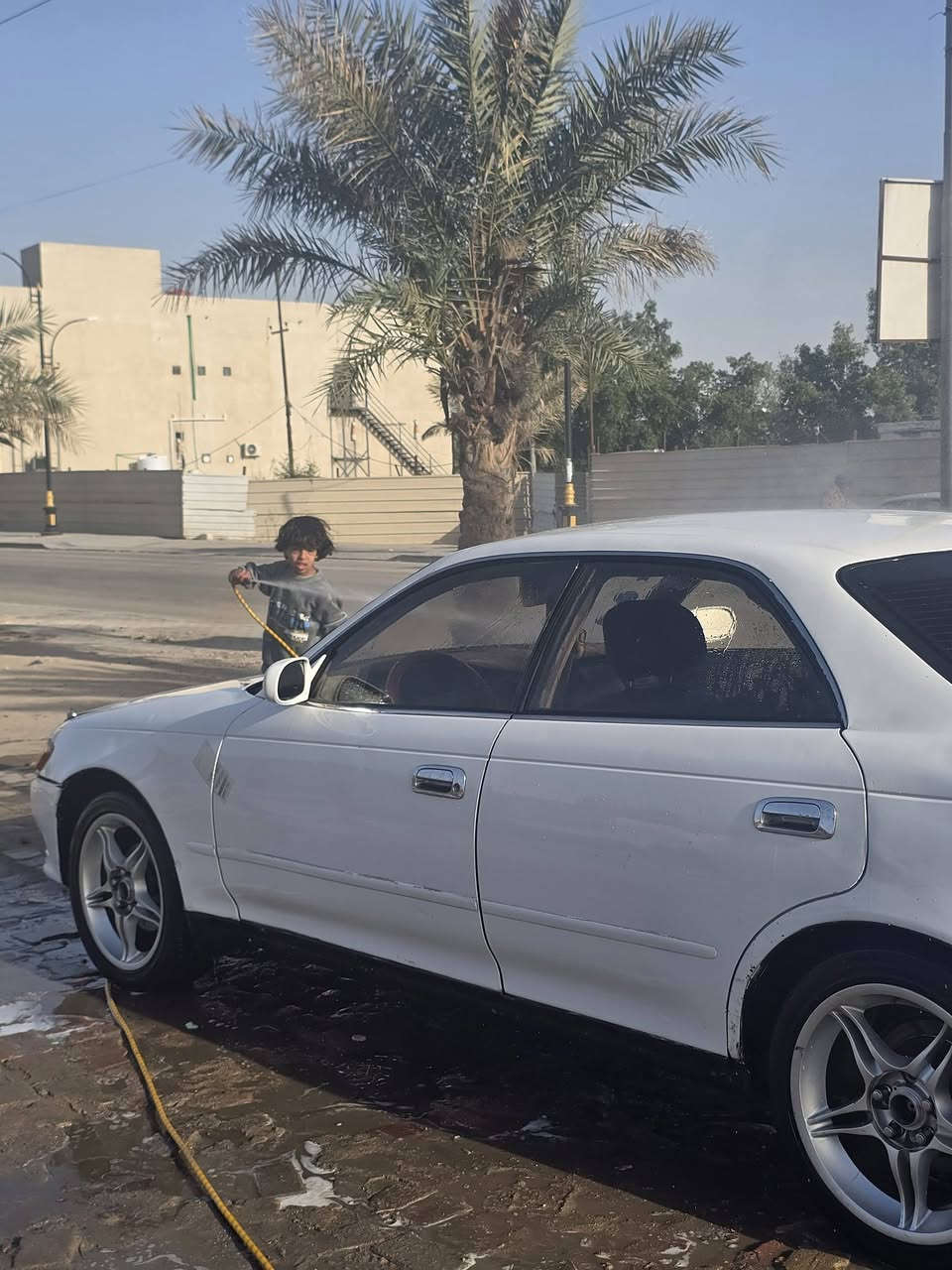 السلام عليكم
رمضان كريم 
مارك نفخ لون ابيض رقم بصره مشروع وطني شرط مداور 
كفاله كص ونقل 
مكينه وكير شرط الفحص 
منضومه زنون 

ويلكب رياضي 

شوته رياضيه .

كهربائيات كلها شغاله 

غرفتها مرتبه 

سياره تاخذه ربع ماتذب عليها 
التواصل 
***********
بي واتساب
مكاني بصره سفوان
