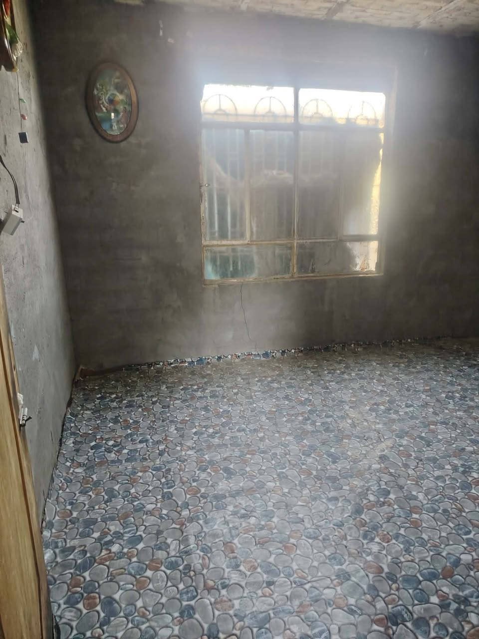 مساحته ٢٠٠
غرفتين وصاله ومطبخ
وصحيات ومنور
وحديقه ٥٠ متر
سند ٢٥ مرقم بالبلديه

استفسار اتصل ***********
