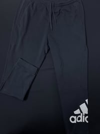 بجامة اديداس • مقاس XL • جديدة