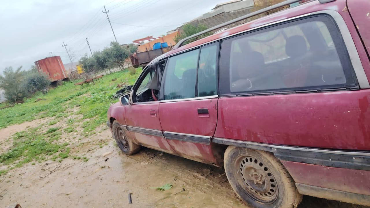 سياره اوميكه حجم 20 كير ومحرك شرط سياره يرادلهه شويه ترتيبات كهربائيات كلهه شغال بيها كاربون بانزين شرعي موجود فقط سنويه ضايعه ابيعها فحم  مكاني بعشيقة 
***********
