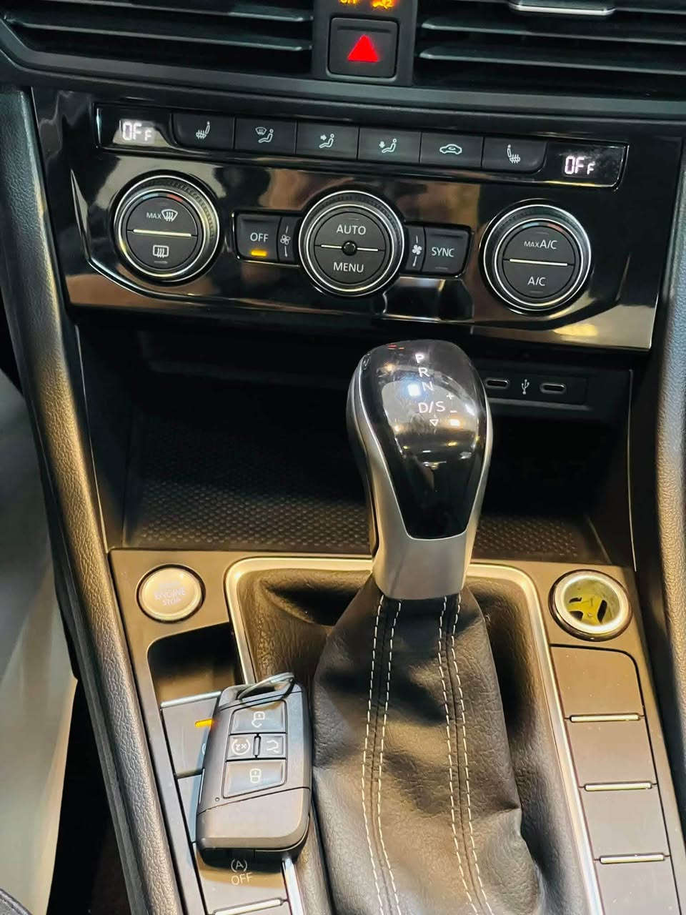 للبيع فقط سيارة نظيفة وجديدة
2023 VW Jetta Se

بصمة ابواب و تشغيل 
تشغيل عن بعد 
فتحة بانوراما 
رادار امامي و جانبي
نقطة عمياء 
بریك بصمة
شاشة الكتروني 
كشنات جلد و تدفئة و كهربائي متحرك 
كاميرا
مانع انزلاق 
اوتو ستارت ستوب
نظام ايكو
محرك 15 توربو
ماشية 68 الف ميل 
الضرر قباغ صندوق  مصبوغ
للاستفسار الاتصال ***********
مكان السيارة اربيل
