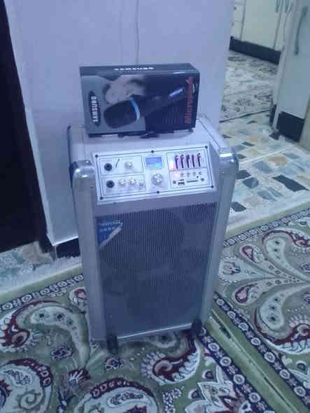 سماعة للبيع السماعة جديدة صوت حلو شحن + كهرباء السعر ٧٠ الرقم ***********
