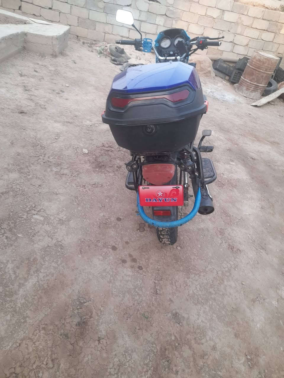 السلام عليكم دراجه دايوان للبيع اوراق اصلي موديل 2019 دراجه مكفول خير من الله مابيه اي نقص حجم محرك 150 السعر 950 وبيها مجال حق الجيه // هاتف ***********
