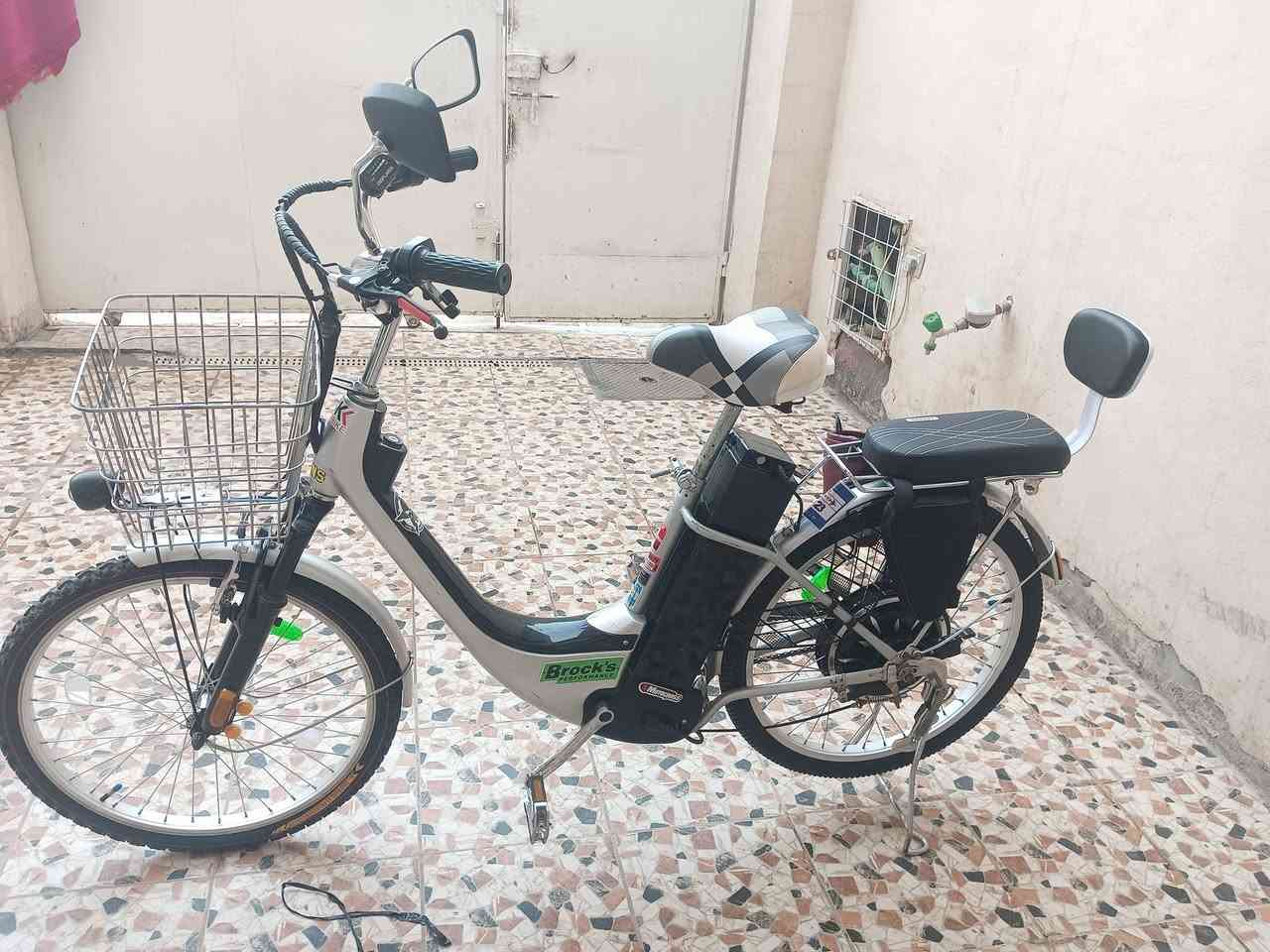 السلام عليكم. بيسكل باله  شحن. وايضا بايدر  مساعد شحن.  مابي نقص حجم  24.  بطاريه ليثيوم  بلادي  ***********
