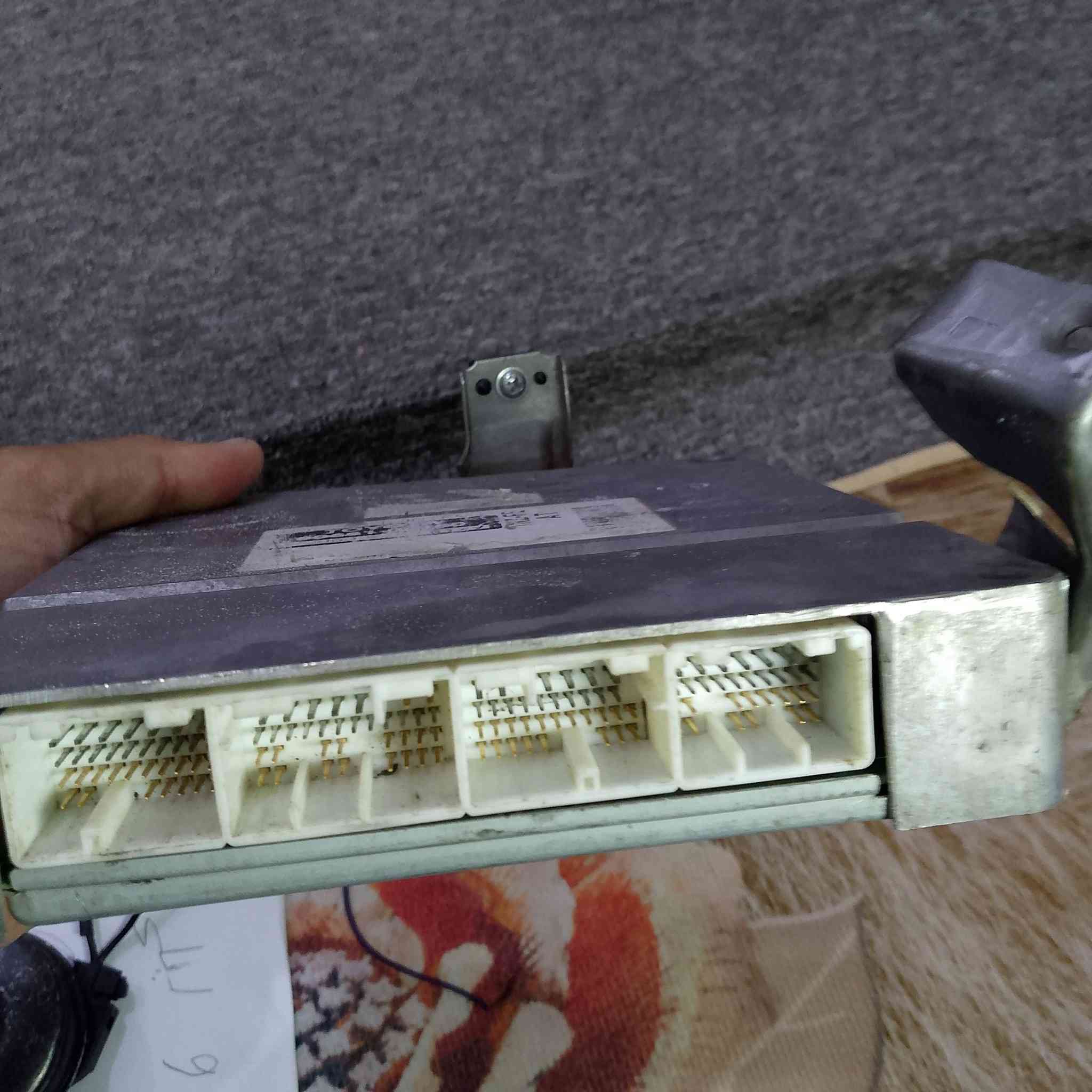 السلام عليكم عقل للبيع. كورلا بيكاشيو ***********
