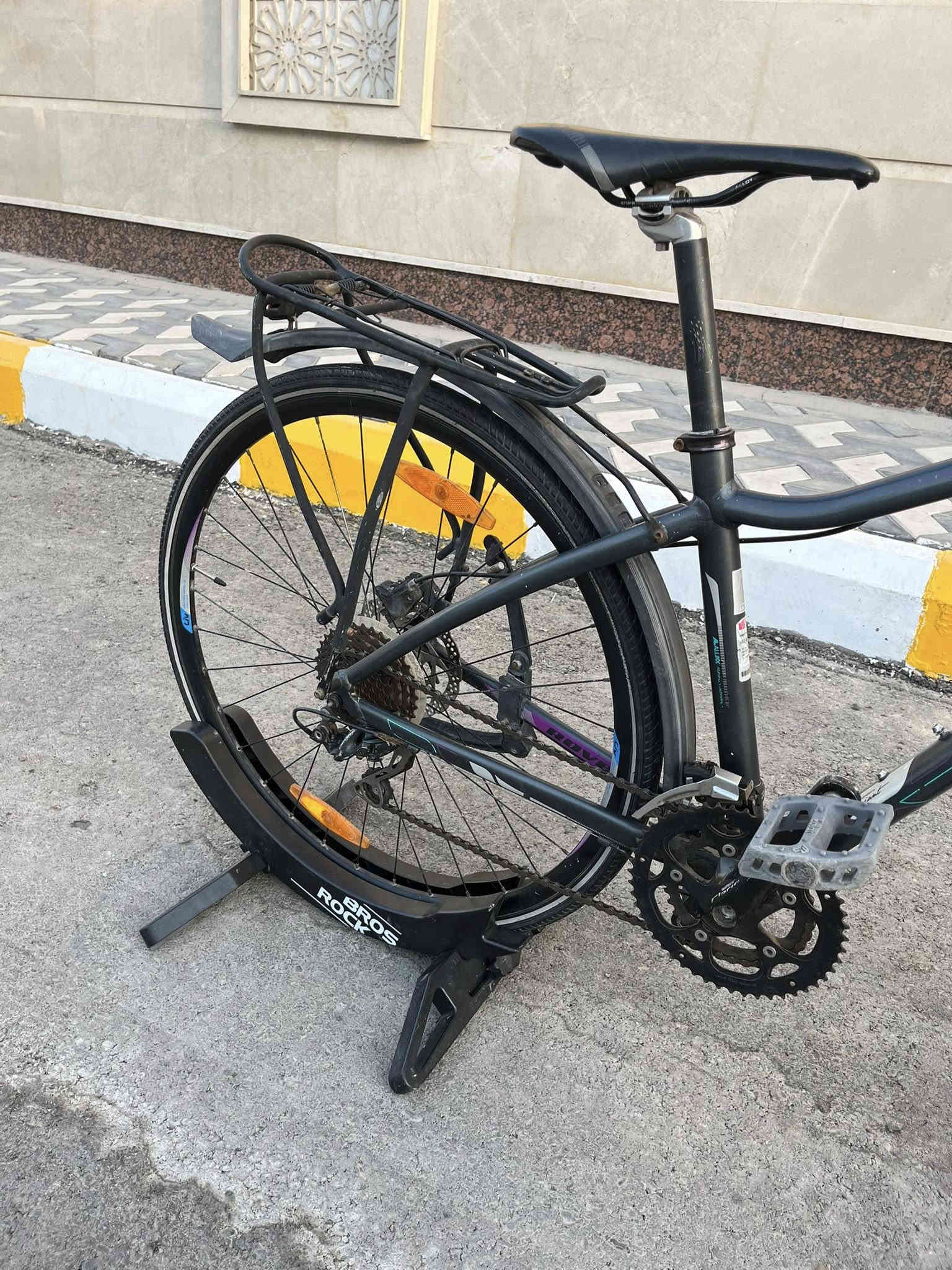 السلام عليكم 
للبيع بايسكل ماركة جاينت فئه لايڤ 
حجم 28 
حجم الفريم M 
دبل امامي قفل و فتح 
سستم شيمانو ديور 
بريكات هايدروليك 
البايسكل كله قطعه وحده و ممبدل بي ايشي (وضع شركة) 

السعر 280 
مكاني بغداد زيونه 
هاتف ***********
