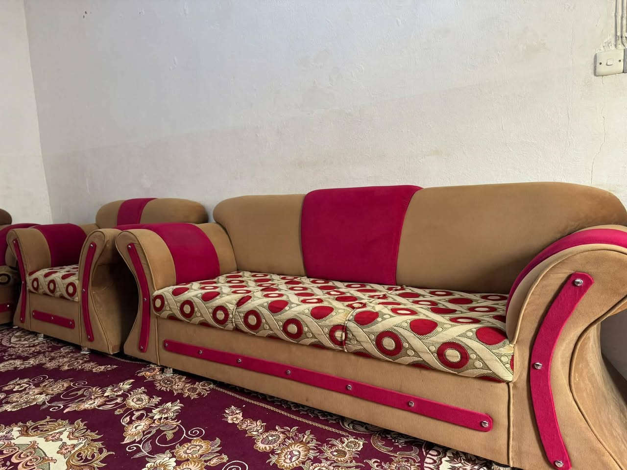 الكنتور سعره ب160 وابيه مجال  والتخم لاحمر سعره ب275 وابي مجال والتخم البيجي 10 نفرات ياخذ سعره ب325 وابي مجال تسكام مكانهن الغرض نجف


**إذا كنت صاحب هذا الإعلان وتريد حذفه لأي سبب، رجاءا أرسل رسالة إلى الدعم الفني**