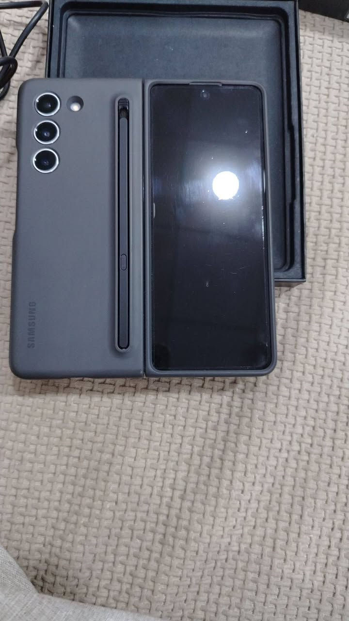 سلام عليكم شباب زد فولد 5 للبيع الجهاز فول نضافه لا زلغ ولا شخط شرق اوسط دبل خط وياه 3 كفرات وكفر ابو القلم هم للبيع او مراوس زد فولد 6 ونتفق ع الفرق  السعر (800) ع الفحص ابيع من باب البيت
***********  اتصال ☎️ واتساب 
*********** اتصال ☎️ واتساب 
مكاني الشعب  lraq
