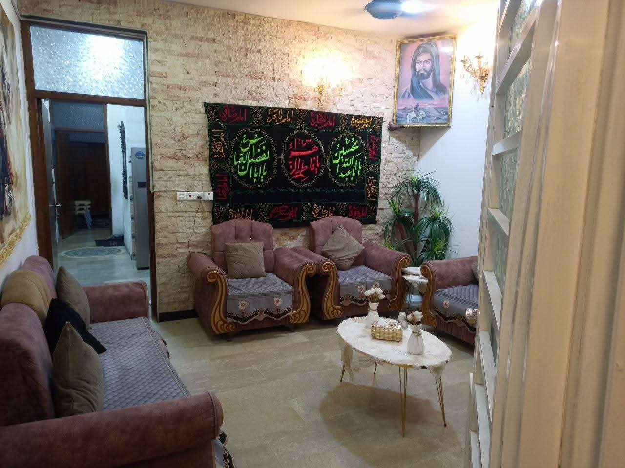 بيت للبيع مساحة ٨٥ م متكون من ٣ طوابق مشتمل وشقتين معزولة بدرج خارجي .. فرصة للإستفسار بوارد شهري مليونين وربع .. يحتوي كل طابق على منور  وغرفة إستقبال ومطبخ وصحيات وترك وغرفة نوم .. بناء سنة ٢٠٢٢
العنوان مجاور مستشفى ابن البيطار  زقاق ٨ 
للتواصل وللإستفسار  // ***********
