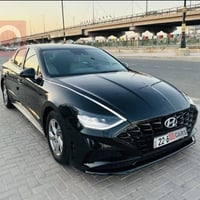 سوناتا 2022 أمريكية حادثه قطعتين باب بدون دواخل ولا شواصي مكينه 2.5 تن...