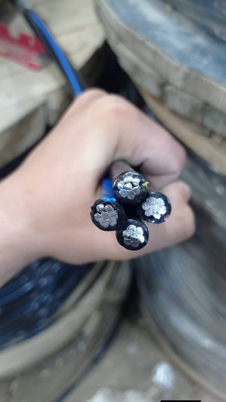 🔥 وصلت كيبلات جديدة وبأفضل جودة 🔌🔥
يوجد لدينا كل أنواع الكيبلات اللي تحتاجها 👇
✔️ كيبلات نحاس منشأ سعودي وظفيرة المنيوم منشأ تركي
✔️ قياسات مختلفة لكل الأحمال
✔️ يتحمل حرارة وضغط عالي
💸 أسعارنا منافسة وتناسب الجميع
كيبلات النحاس من 2*10 الى 4*95 سعودي المنشأ ويوجد ايضا كيبلات فلكس شعري
الظفيرة الالمنيوم من 2*16 الى 4*70 
ويوجد سنكل تك واحد المنيوم
خصومات خاصة للمقاولين واصحاب الكميات
📍 العنوان: (النجف الاشرف شارع المدينة عامود رقم 15) محلات فخر الدين
📞 للاستفسار: (***********)
🚨 لا تضيع الفرصة — الكمية محدودة!
