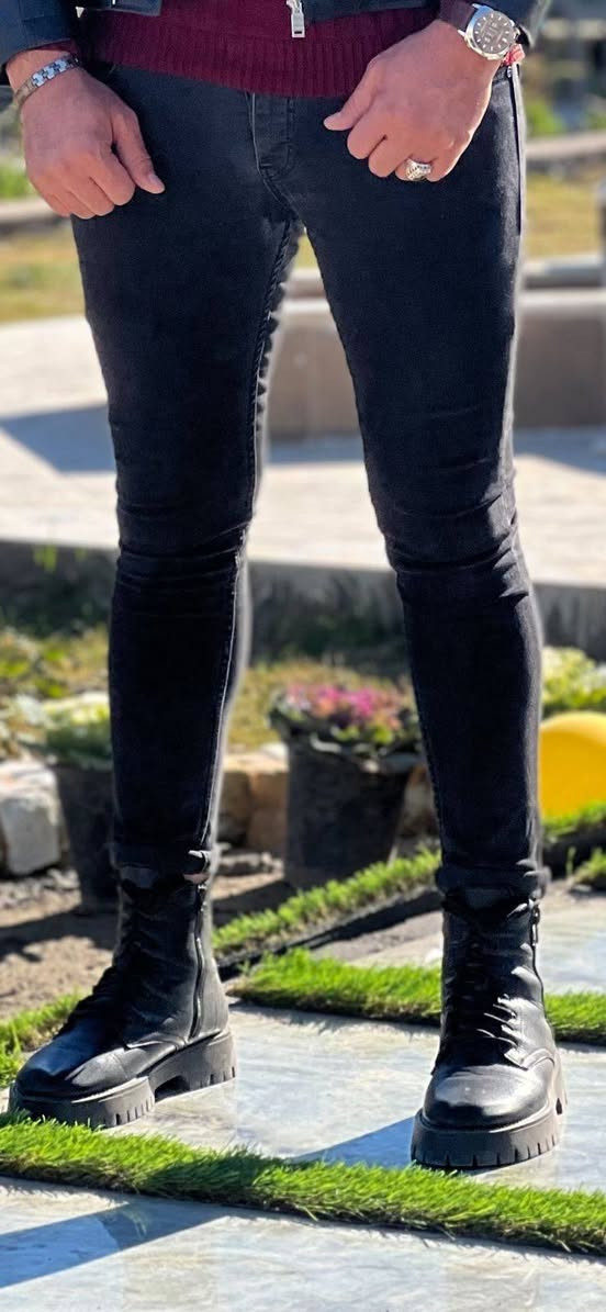 السلام عليكم اخوان بوت برشكا اصلي جلد طبيعي ملبوس مرتين قياس 44 ومعروف سعر البرشكا بيش بالسوك الاصلي مو التقليد جديد جديد ويتخدم مدني وعسكري عادي للاستفسار اكثر اتصال على الرقم ***********
