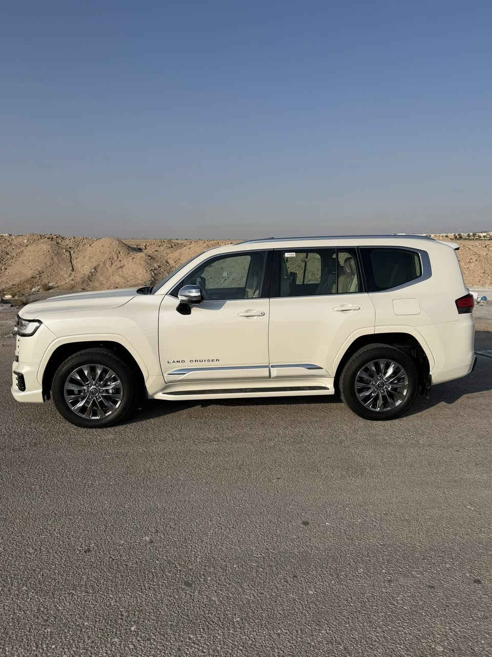 لاند كروز VXs لمتدد توين تيربو 
مديل 2025 
مكينة 3.500 توين تيربو 
ابواب شفط 
جنطة شفط 
لايت زينون 
علامات ترحيب 
رادارات امامي وخلفي 
مري كهربائية 
كشنات تبريد وتدفة 
كشنات كهربائية 
ثلاث قطع تبريد 
كشافات ضباب 
تحكمات سترين 
شاشات كشنات خلفية 
مود قيادة عادي وجبلي و سبورت 
قيادة ذاتية 
مثبت سرعة 
مثبت مسار 
سايد بريك كهربائي
خازن وضعية كشنات 
شاشة جبيرة 
حجم ويل 20 
سستم سماعات ماركة (JBL)عدد 13
ماشية 15 الف 
سياره بعدهي بوضعية الزيرو 
رقم اربيل باسمي 
السعر المطلوب 950 ورقة مع المجال


**إذا كنت صاحب هذا الإعلان وتريد حذفه لأي سبب، رجاءا أرسل رسالة إلى الدعم الفني**