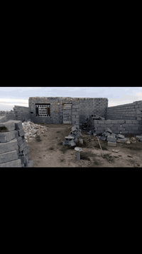 يوجد بيت 200 متر مجمع الشبلاوي مقابيل السيطره بال عبود غرفتين نوم ومطبخ وصاله وبراني بيت عوزه لبيخ شراي اتصل على الرقم بخير ويدلل الشراي يدخل حصاص سند 25 طابوا زراعي *********** بي واتساب 
اني مكلفه بالنشور الخاص مغلق فقط على الرقم***********
