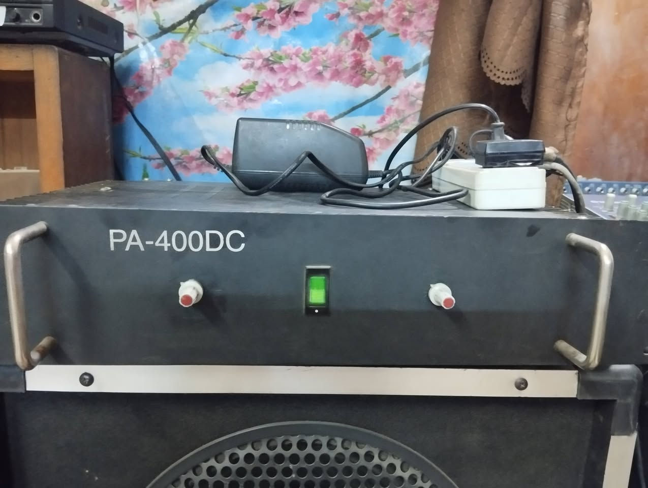 السلام عليكم
زوج سماعات مونتاربو  100 واط مع  مكسر ياماها مع  امبليفاير يتحمل اربع سماعات مع مايكات وستاندات وجميع الملحقات سوكتات الربط الأجهزة بحالة جيدةجدا  السعر 800  دولار


**إذا كنت صاحب هذا الإعلان وتريد حذفه لأي سبب، رجاءا أرسل رسالة إلى الدعم الفني**