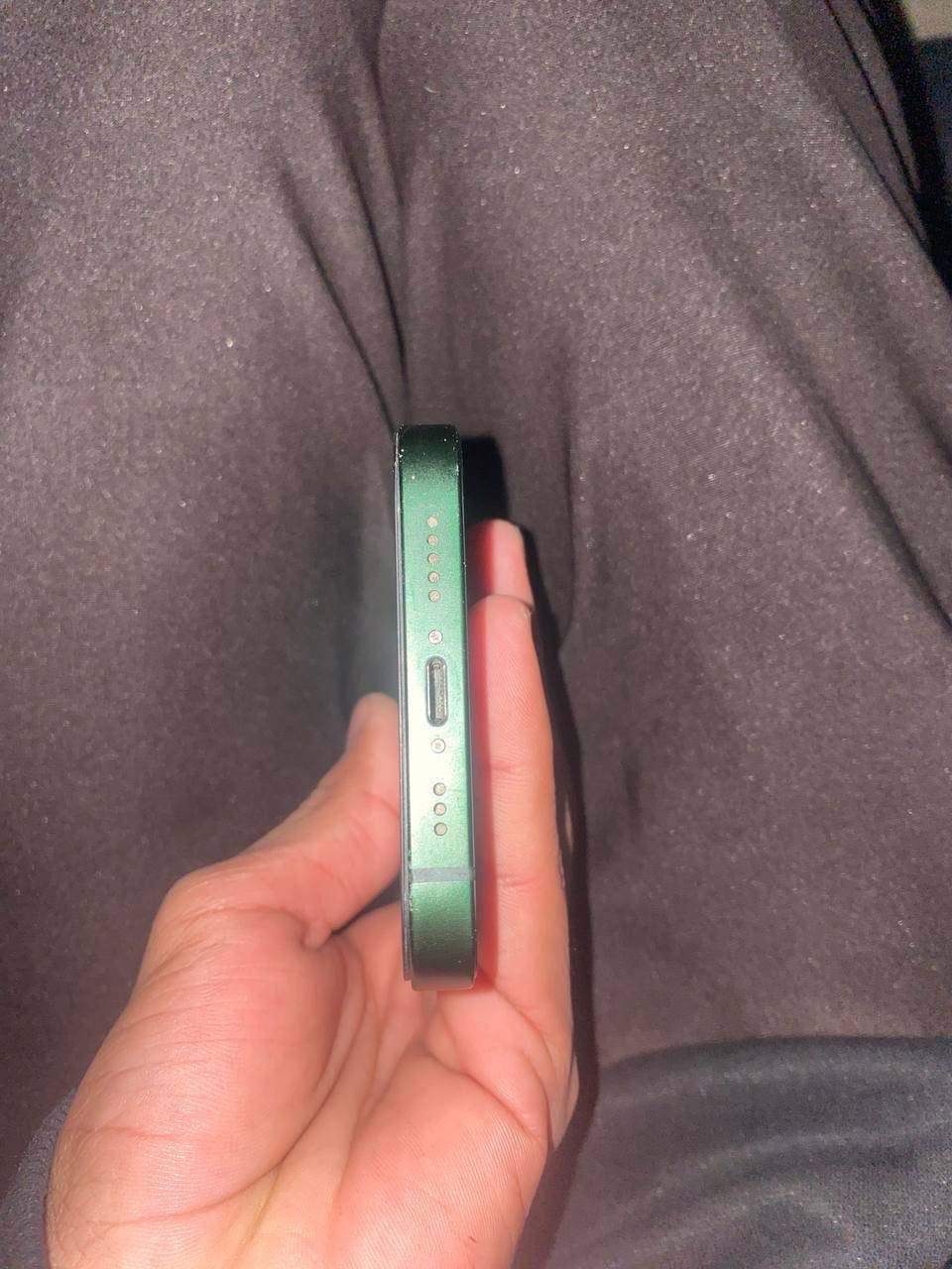 سلام عليكم
ايفون ١٣ عادي مستبدل شاشه وبطاريه وضهر بيه فطر موضح بصور فيس ايدي شغال وذاكرت الجهاز ١٢٨ 
رايده مراوس ب12 pro max وانطي فرق 
للاتصال *********** 
ولخاص مفتوح هم
