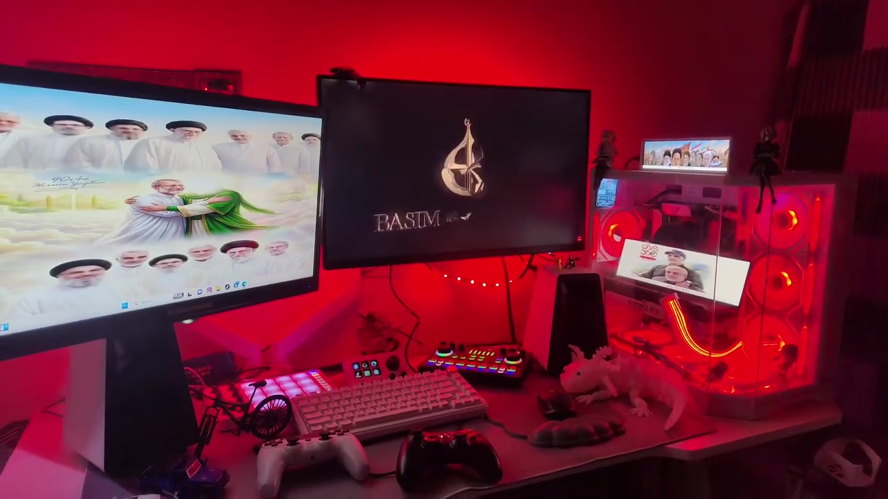 تجميعة PC قيمنق كاملة ومتكاملة للبيع (بيع كامل فقط - بدون تفصيخ) 🖥️
السلام عليكم شباب، معروض للبيع سيت آب (Setup) كامل ومتكامل من مجاميعة، جاهز للألعاب القوية، المونتاج، والبث المباشر. التجميعة نظيفة جداً ومفحوصة بالكامل والاستخدام راقي.

​⚙️ المواصفات التقنية (البكج الداخلي):

​كارت الشاشة (GPU): NVIDIA RTX 3060

​المعالج (CPU): AMD Ryzen 7 3700X (8 Cores / 16 Threads)

​اللوحة الأم (Motherboard): B550

​الذاكرة العشوائية (RAM): 16GB DDR4 (2x8GB)

​التخزين السريع: M.2 NVMe بمساحة تبلغ 4 تيرابايت (قطعتين كل وحدة 2TB) شغالات وفحص كامل 100%

​التخزين الخارجي: هارد خارجي عدد (2)؛ الأول بمساحة 1 تيرابايت، والثاني بمساحة 250 جيجابايت.

​مزود الطاقة (Power Supply): 850 Watt مع شهادة كفاءة 80 Plus Gold

​الكيس والتبريد: كيس احترافي مع 7 مراوح إضافية وإضاءة RGB مميزة وقابلة للتعديل.

​🖥️ الشاشات (العرض والتحكم بالسنسر):

​الشاشة الرئيسية: MSI بحجم 32 بوصة وتردد 180Hz (سلسة جداً للالعاب التنافسية).

​الشاشة الثانوية الخارجية: شاشة بحجم 8.8 إنش.

​الشاشة الداخلية الكبيرة: شاشة سنسر داخل الكيس بحجم 12 إنش لعرض داتا النظام أو الخلفيات المتحركة.

​الشاشة الداخلية الصغيرة: شاشة سنسر داخل الكيس بحجم 3.5 إنش.

​⌨️ الملحقات والإكسسوارات المشمولة بالبيع:

​الماوس: Logitech MX Master 3S (الراحة والإنتاجية العالية).

​الكيبورد: كيبورد ميكانيكي Ajazz AK820.

​جهاز ألعاب محمول: ستيم دك (Steam Deck) من شركة Ajazz.

​الصوتيات: مكسر صوت احترافي مع مايكروفون للبث والاتصالات.

​ستاند الشاشات: ستاند ثنائي (Dual Monitor Stand) هيدروليك لترتيب الطاولة.

​ميز القيمنق: ميز أبيض مخصص للقيمنق مع إضاءة RGB مدمجة.

​إضافات: جهاز يو اس بي أوفلاين (USB Offline).

​📌 ملاحظة هامة: البيع للتجميعة بالكامل مع الميز والشاشات والملحقات (شلع قلع)، الرجاء عدم الإحراج لطلب قطع منفصلة.


**إذا كنت صاحب هذا الإعلان وتريد حذفه لأي سبب، رجاءا أرسل رسالة إلى الدعم الفني**