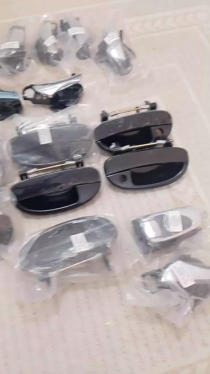 يدات نوبرا 2 متوفر خارجي وادخلي جميع جهات سعر القطعه الخارجي 15 الف وداخليه 10 الف مكاني بغداد *********** واتساب
