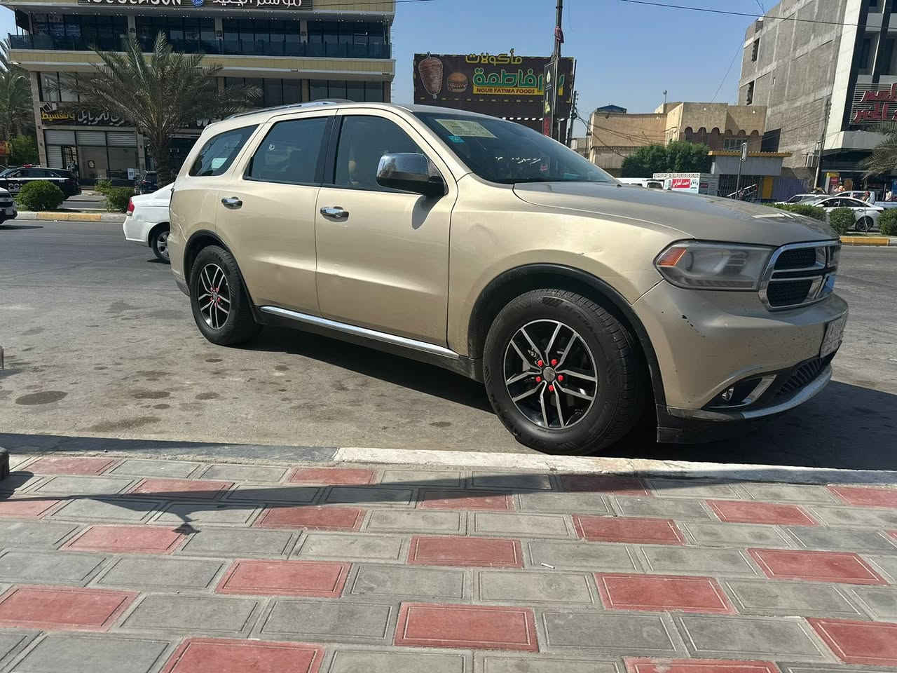 سلام عليكم دورنكو لون ذهبي 
موديل 2015 
حادثها جاملغ ايمن وباب ايمن 
السعر 190$  

الاستفسار :: ‭***********‬
