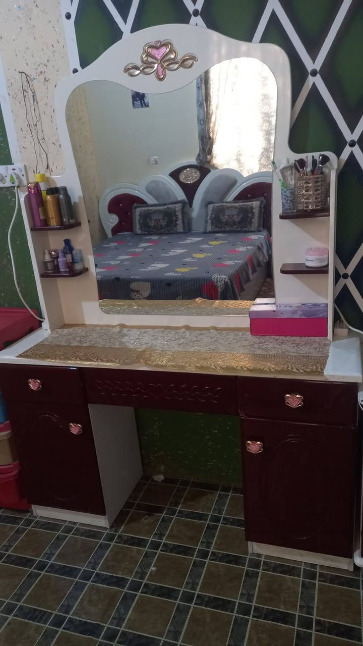 غرفة نوم للبيع السعر 200وبيها مجال بسيط المكان السجر الاتصال على الرقم ***********
