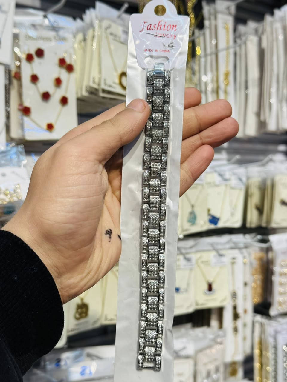 ✨ تشكيلة إكسسوارات نسائية فخمة
🤍 أطقم ستانلس ستيل أصلية
🖤 أساور ستايل أنيق (فنتج وعصري)
💛 تصاميم ناعمة تناسب كل الأذواق
🎁 مثالية للهدايا والمناسبات

💰 الأسعار تبدأ من 10 آلاف – 12 ألف
🚚 توصيل مجاني داخل خانقين


**إذا كنت صاحب هذا الإعلان وتريد حذفه لأي سبب، رجاءا أرسل رسالة إلى الدعم الفني**