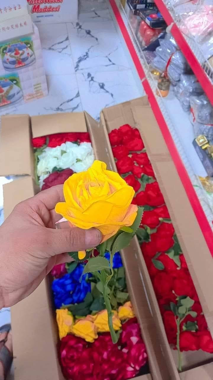 بمناسبة عيد الحب
اتوفر من جديد ورد سنكل
كل الالوان
سعر القطعة بالف دينار
اما جملة 
الدرزن 12 قطعة ب10.000
العنوان ديالى المقدادية حي المعلمين شارع العام الرئيسي أنانا موول في الطابق الاول والطابق الارضي
 للاتصال ***********
