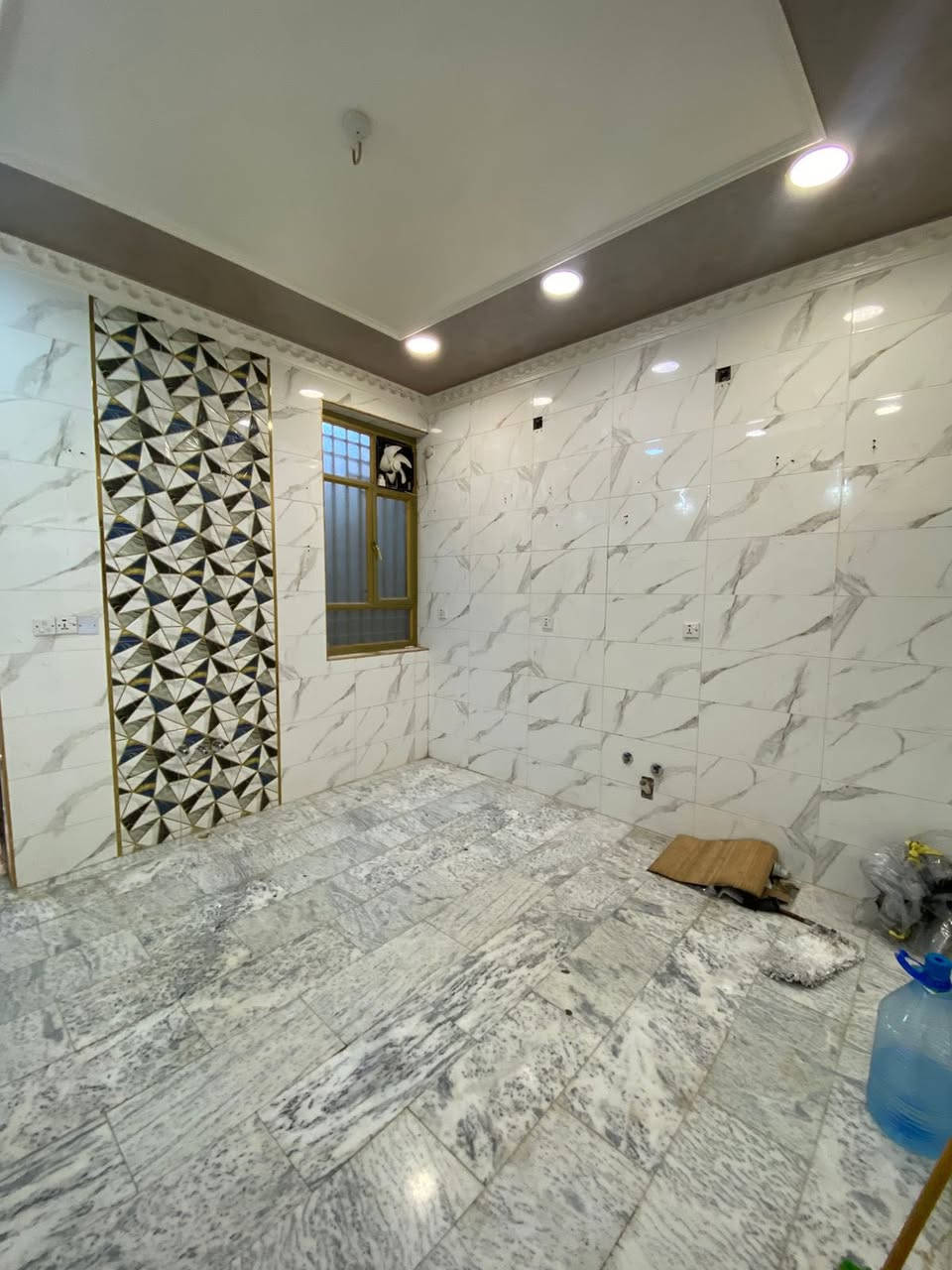 #للأيـــجار_في_الســـيدية
شقة جديدة ديلوكس طابق ثاني تحتوي على غرفتين نوم وحدة سويت وصالة ومطبخ وخدمات عدد اثنين بنايه مزوده بنظام سكيورتي وعامل خدمه ايجار 700 الف قفل 

📍الاقتصاديين قرب شارع 40

بأمكانك عرض عقارك عندنا 
زبائننا الكرام نستقبل كافة عروضكم وطلباتكم

للاستفسار يرجى الاتصال على الرقم 
*********** 

او زيارة مكتب القيسي للعقار والأعمار
عنوان المكتب
#السيديه_شارع_المركز_مقابل_التفاح_الاخضر
