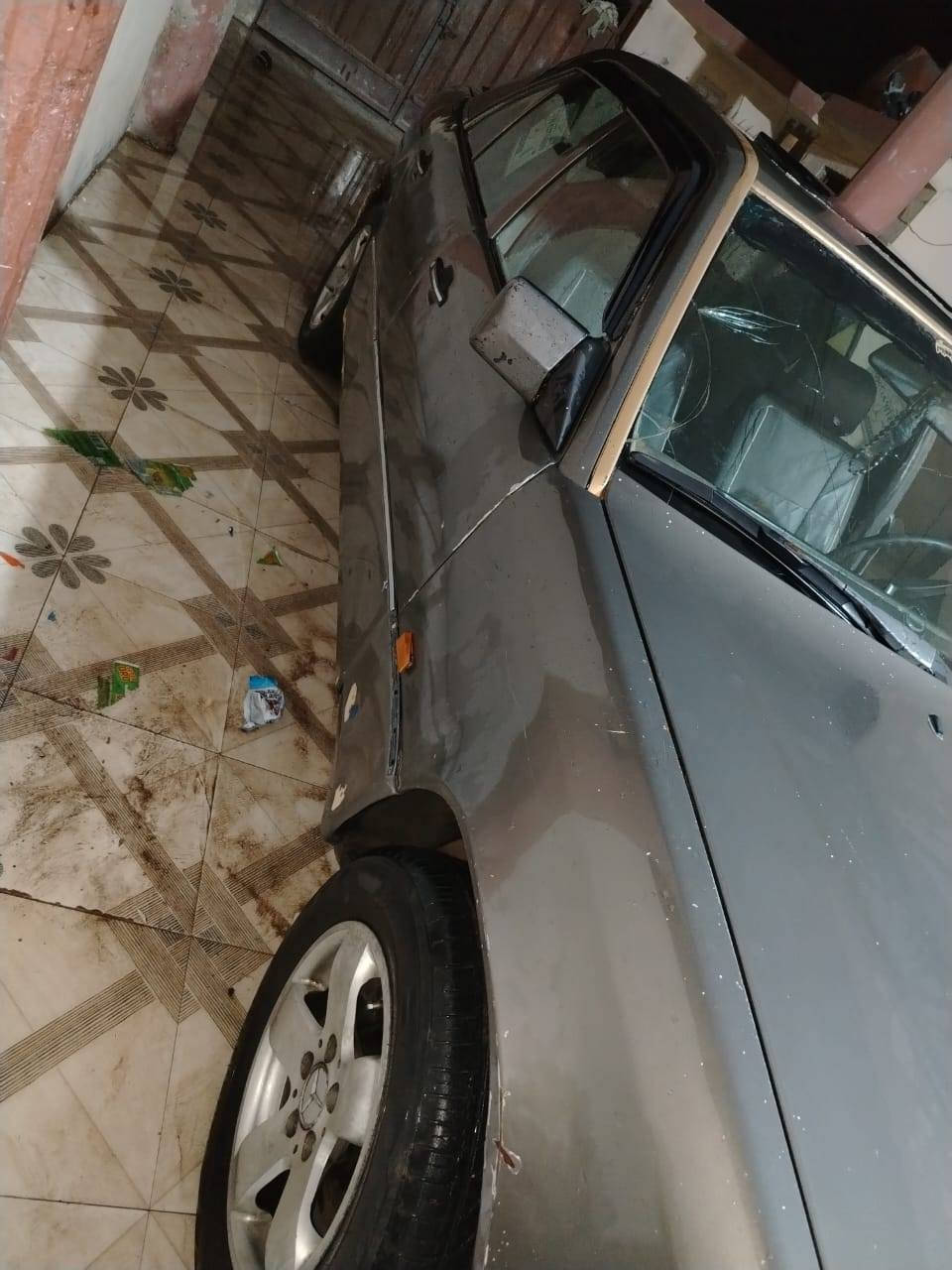 سلام عليكم عيني مارسدس دب مديل 93 سيارة تخم تاير جديد صدر امامي خلفي جديد محرك 2500 بطه تحويل ثاني يوم بس نقص تبريد كنبريسر شغال محرك وكير كفاله مكفوله من ضربه مكان ديالى مقداديه سعر 45 بيها مجال حك جيه رقم ‏‪***********‬‏
